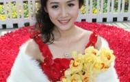 The dress of the 9999 Roses
