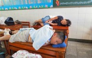 The tradition of afternoon sleep on the desks