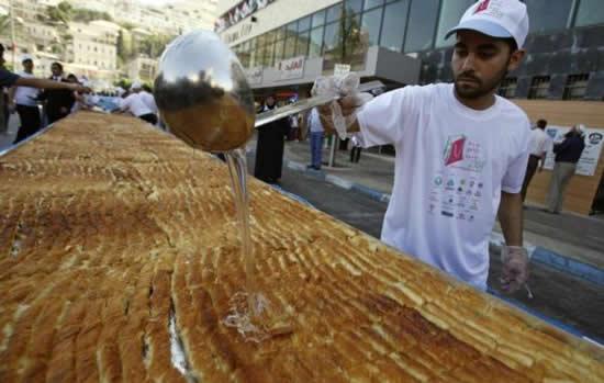 Palestinian longest cake_01