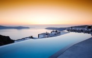 6 swimming pools with dizzying panoramas