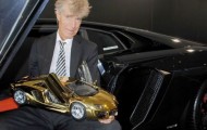 Model of a Lamborghini for 400,000 dollars