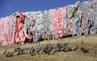 Creepy ritual “sky burial” in Tibet