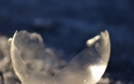 Amazing frozen bubbles