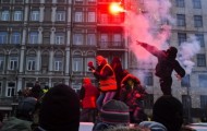 Molotov and street fights from Ukrainian protesters