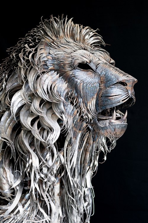 lion metal sculpture