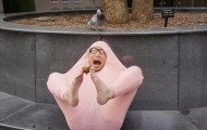 Crazy Japanese show us how to warm up with one sweater