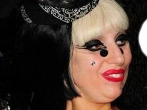 celebrities pause grimaces