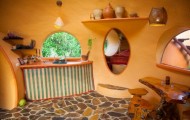 Man built a house of his dreams in a half month, spending only $ 9,000
