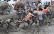 Dirty annual festival of mud in South Korea