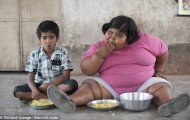 The nine-year girl with irrepressible appetite, which weighs 92 kilograms